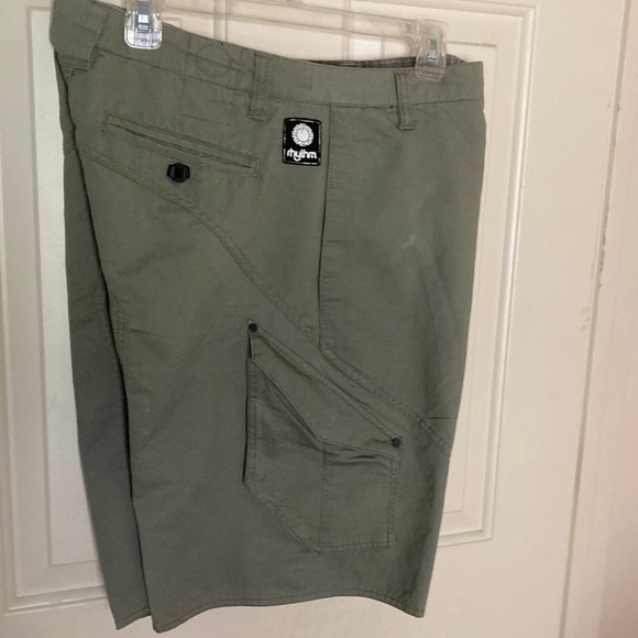 Rhythm Other - Men’s Rhythm 32” waist sage green 100% cotton cargo shorts-preowned